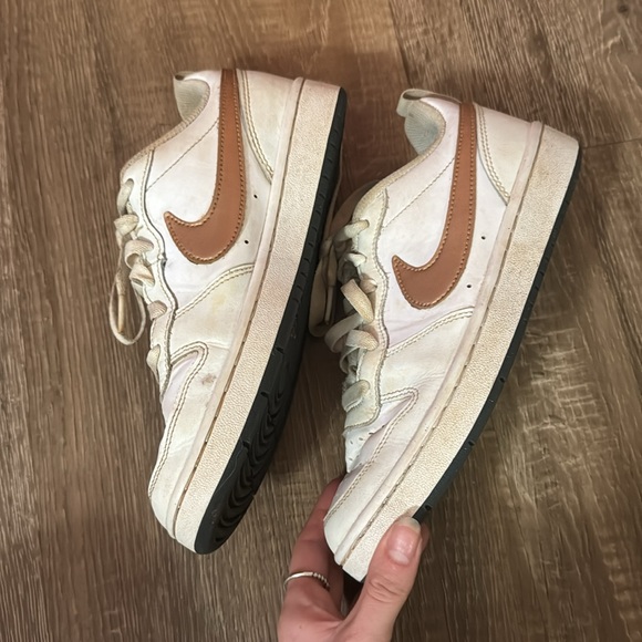 Nike court borough lows - Picture 3 of 3